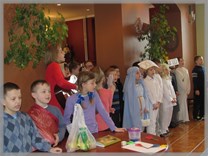 DPS Więckowice - Występ artystyczny dzieci ze Szkoły Podstawowej z Brzezia
